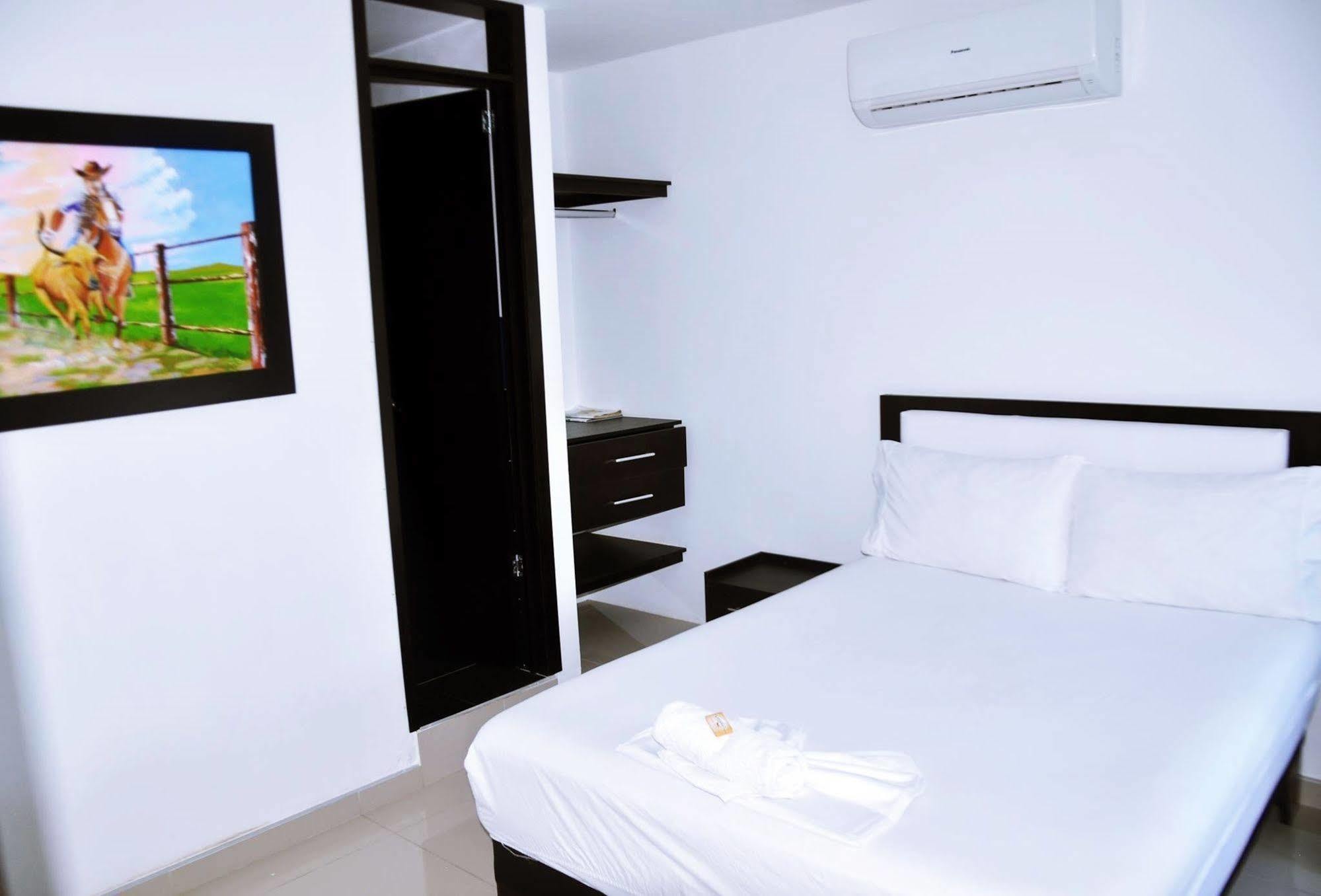 Hotel Azulejo Del Llano โยปาล ภายนอก รูปภาพ